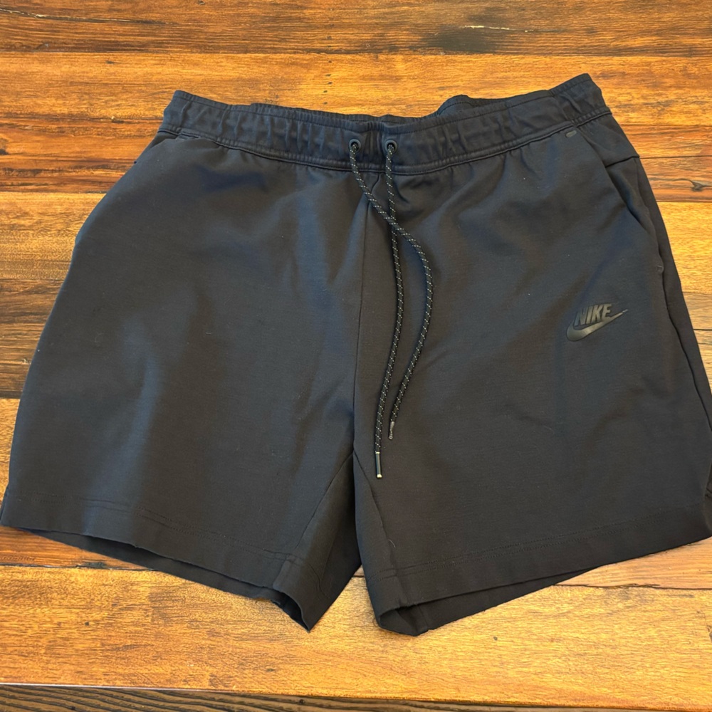 Nike Men’s Tech Essentials Sweat Shorts - Picture 4 of 6